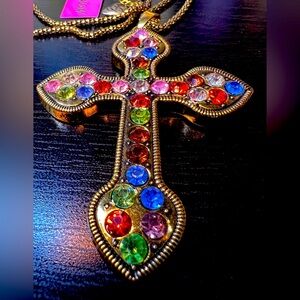 🕊️ NWT! Colorful Rhinestone Cross Necklace